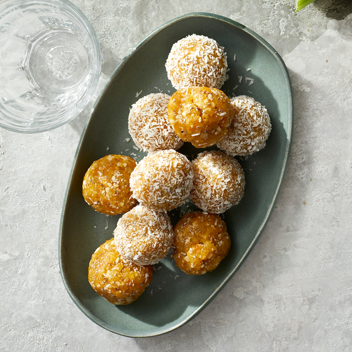 Chewy Apricot Energy Balls chewy apricot energy balls