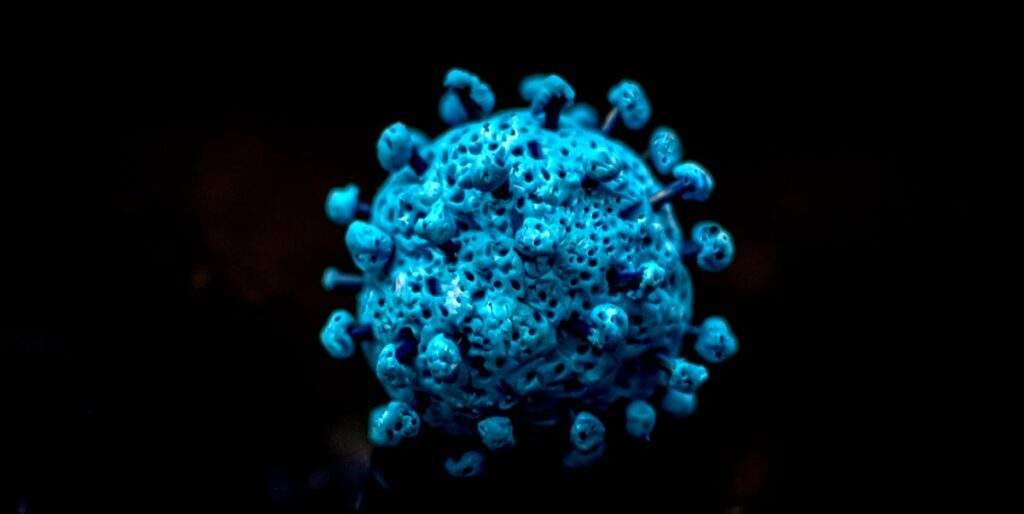 Doctors Reveal the Biggest COVID Symptoms to Watch for With the New Variant