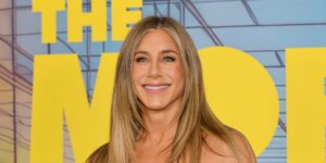 Jennifer Aniston Uses This Cooling Tool to De-Puff Her Eyes—And It’s On Sale
