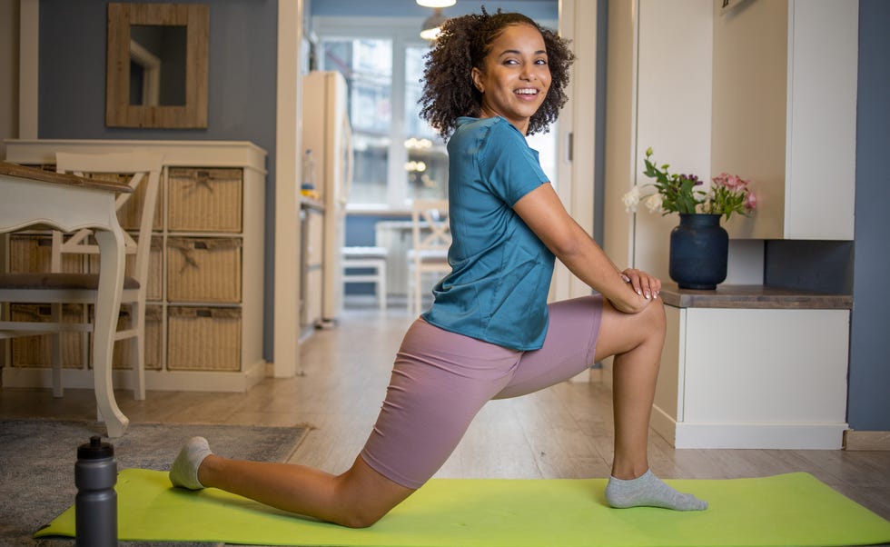 woman performing lunge