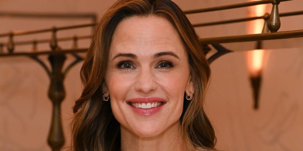 Jennifer Garner Can’t Stop Raving About This $10 Drugstore Face Wash