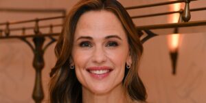 Jennifer Garner Can’t Stop Raving About This $10 Drugstore Face Wash