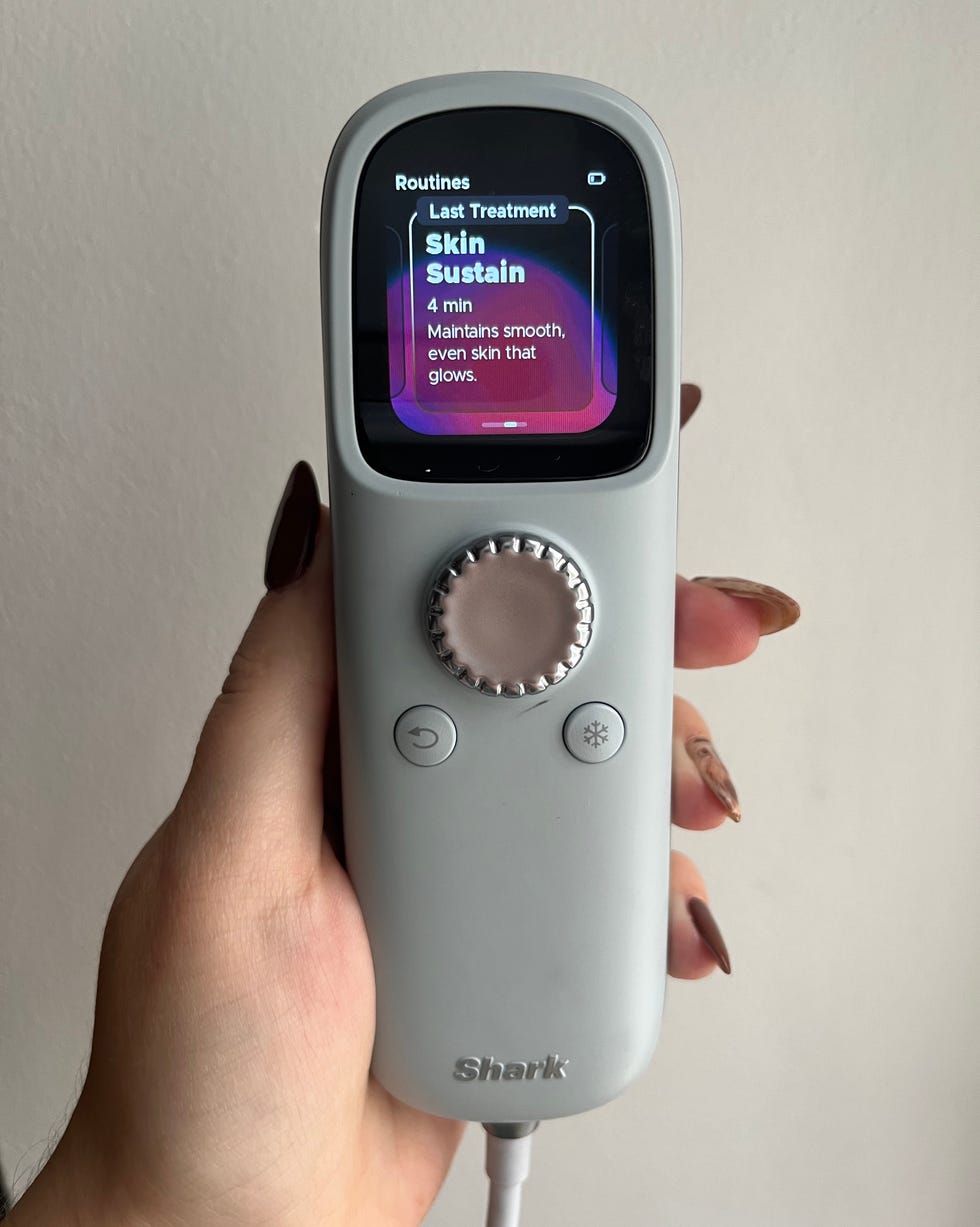 device for skin treatment held in a hand