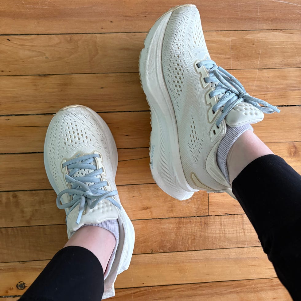 Brooks Glycerin 23s on wood floor.