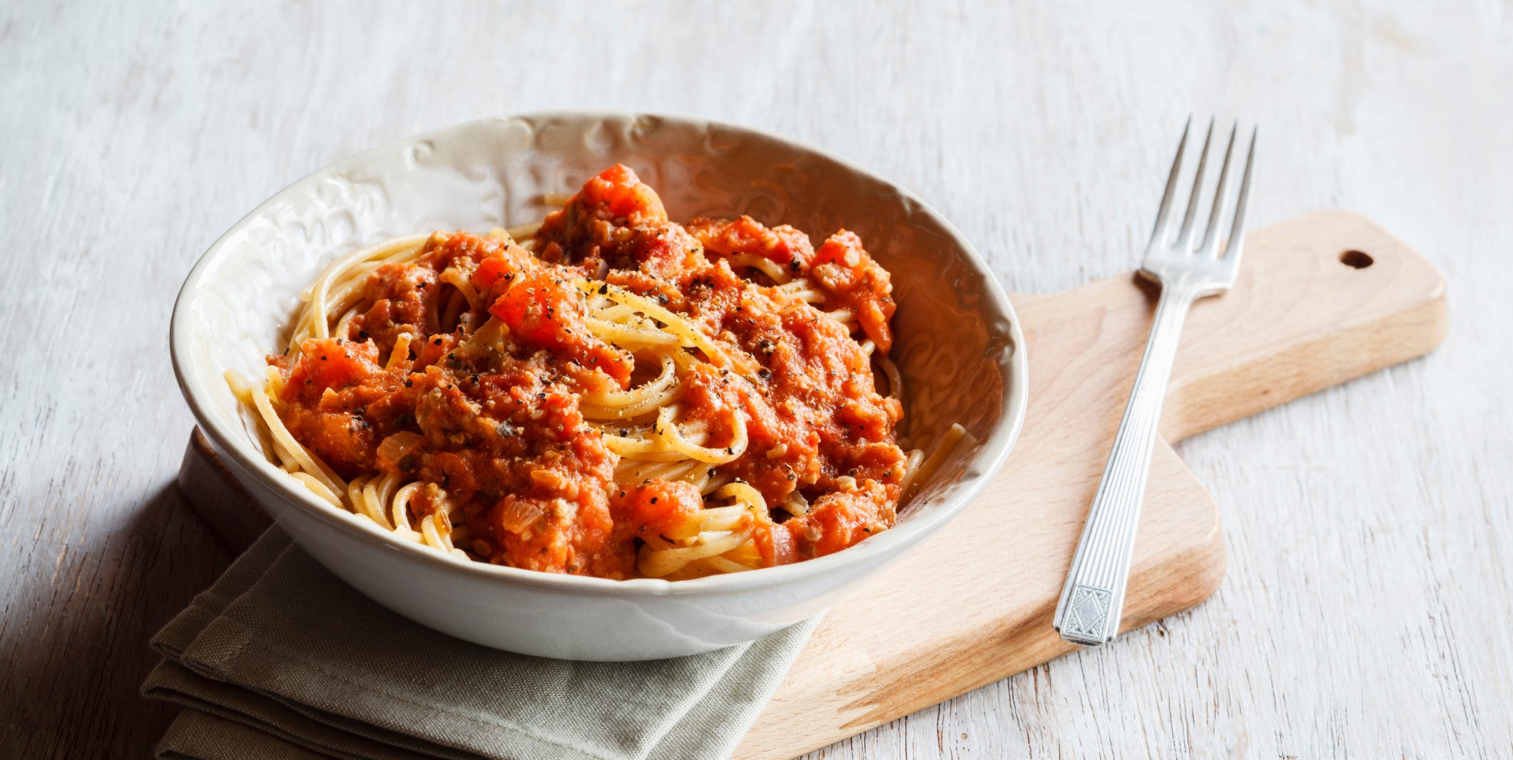 Spelt whole grain spaghetti with vegan Bolognese made of green spelt and sunflower seed