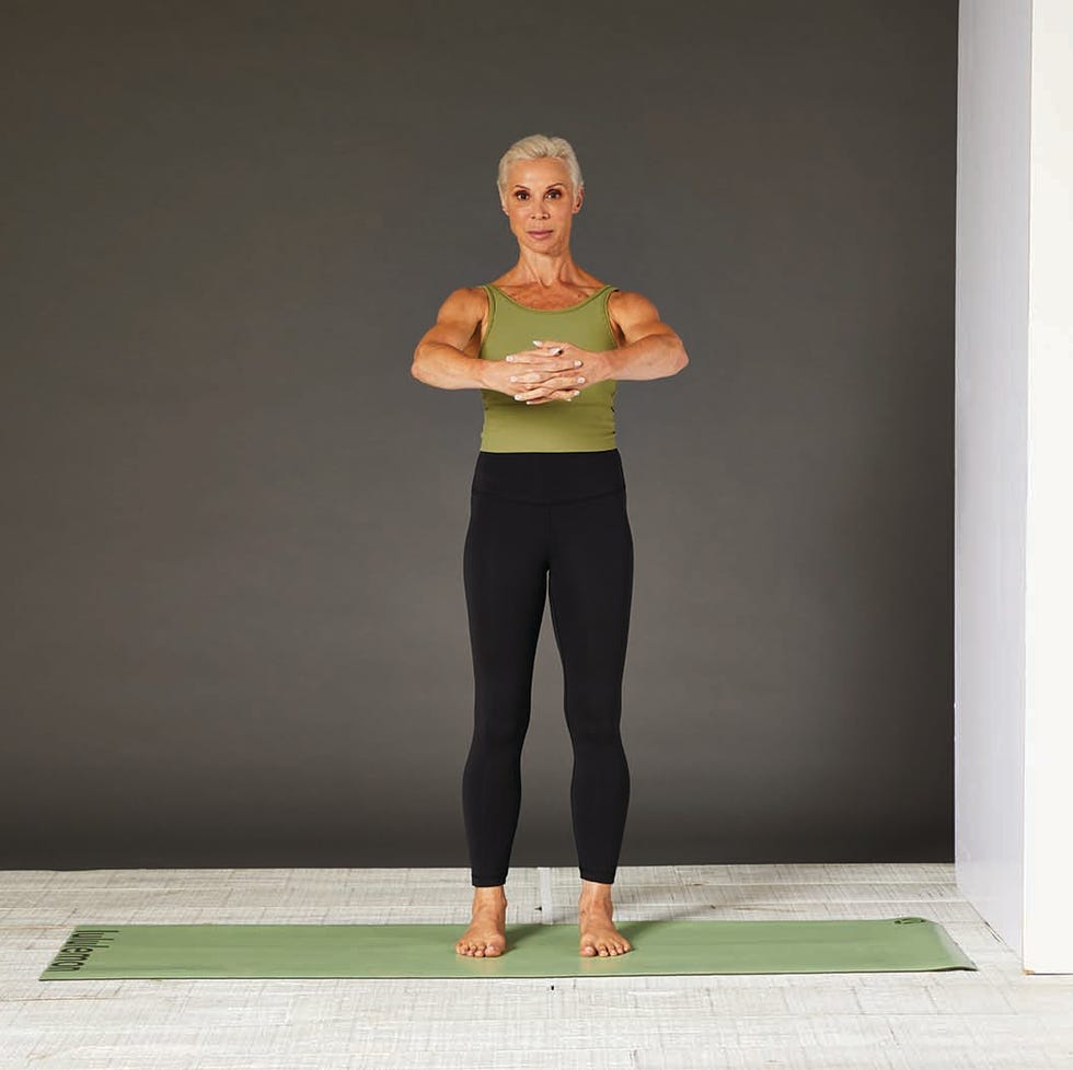 woman doing a finger push pull stretch