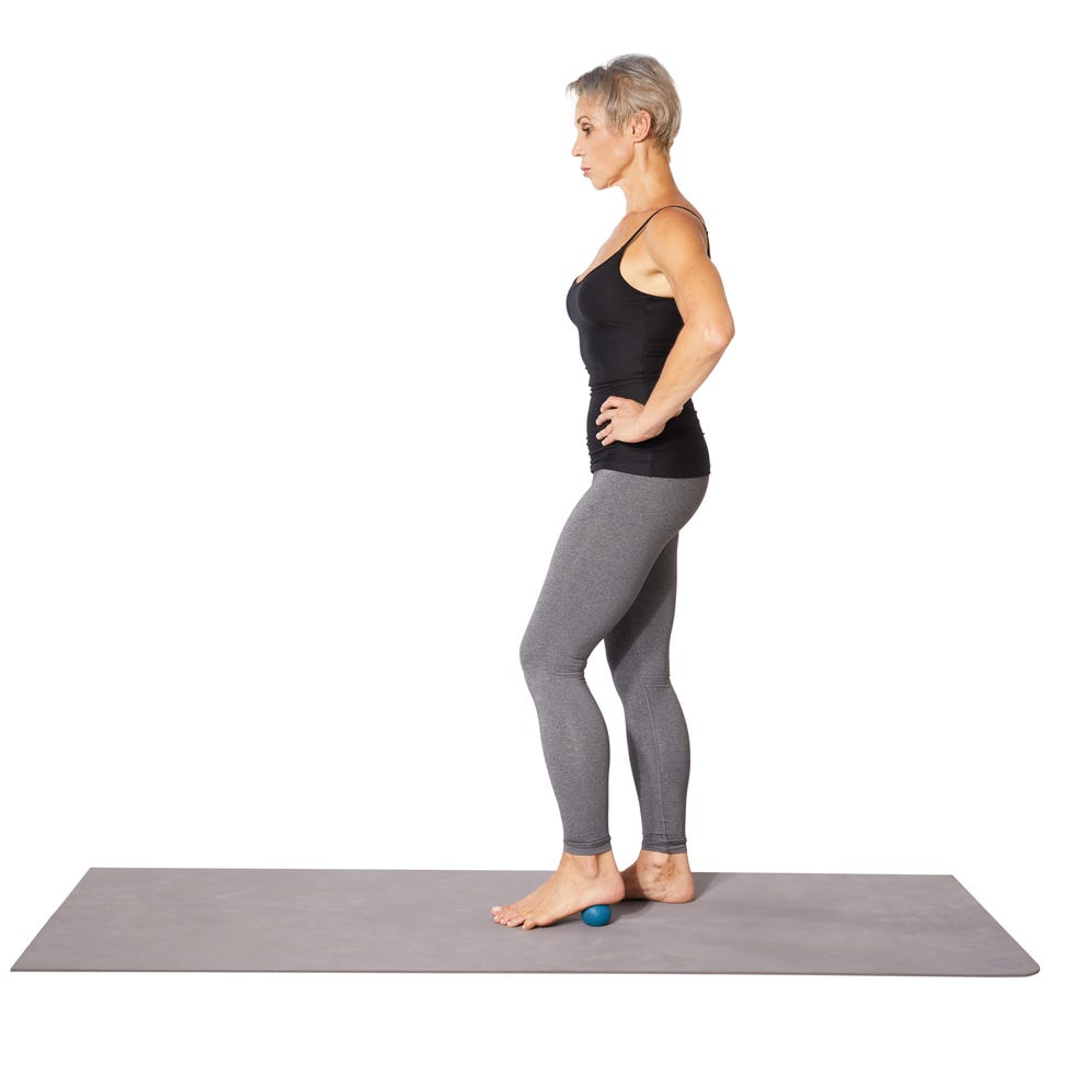 woman doing a plantar facia rollout