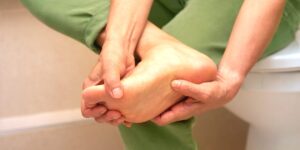 Doctors Reveal 9 Surprising Causes of Hot Feet at Night
