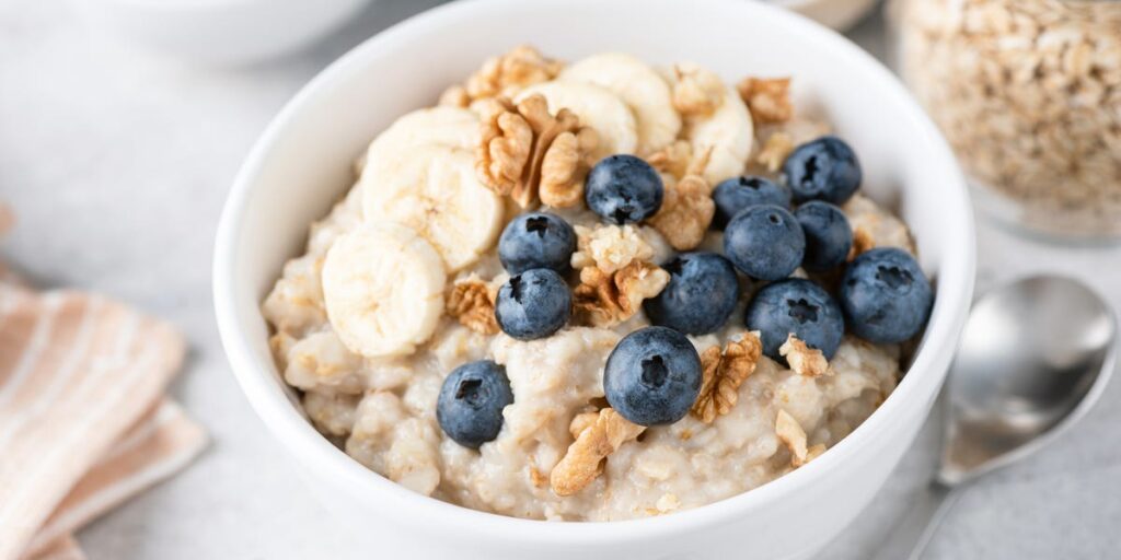 Is Oatmeal Good for Weight Loss? Dietitians Weigh In