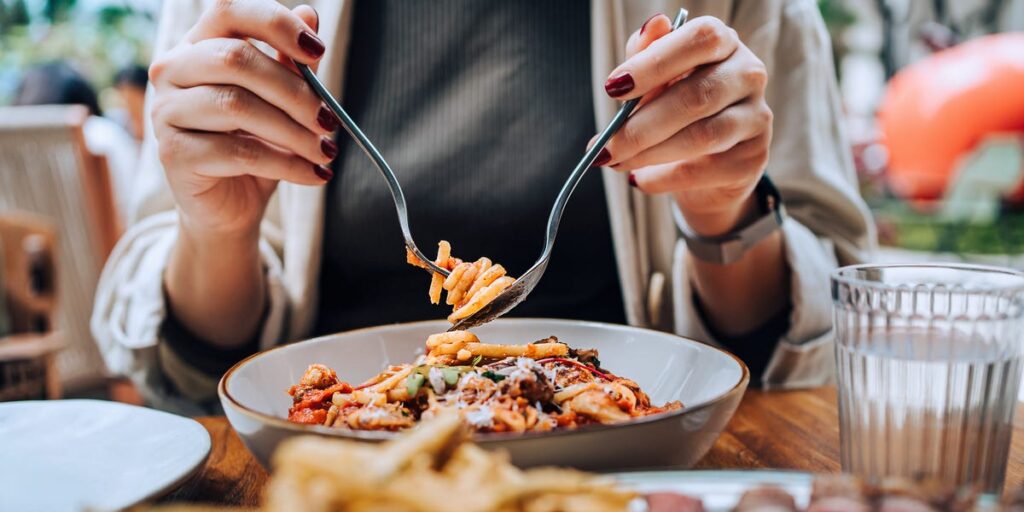 Scientists Say Eating Between These Hours May Benefit Brain Health