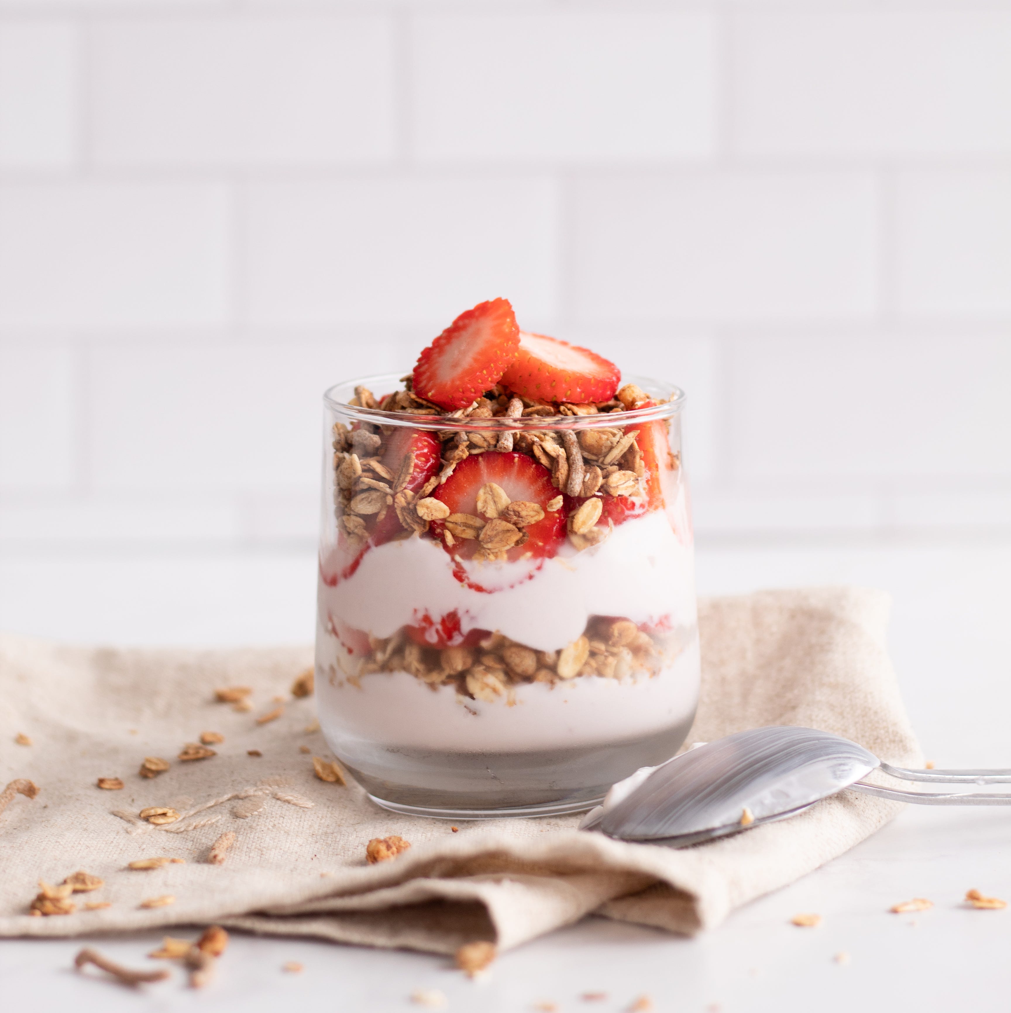 healthy late night snacks yogurt and granola